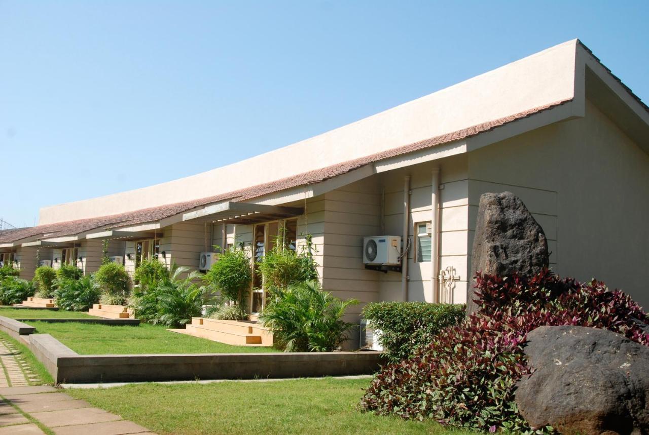 Manas Resort With Petting Zoo, Igatpuri Extérieur photo