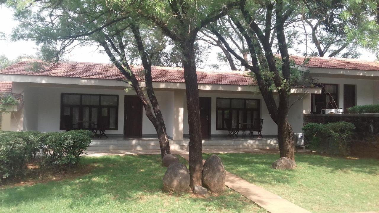 Manas Resort With Petting Zoo, Igatpuri Extérieur photo